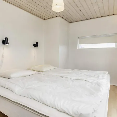 Three-bedroom In 22 Feriehus