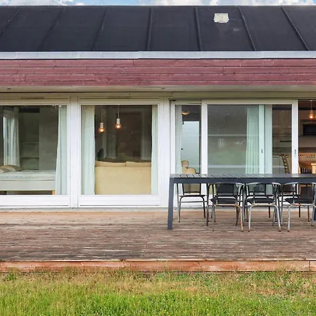 Three-bedroom In 22 Feriehus