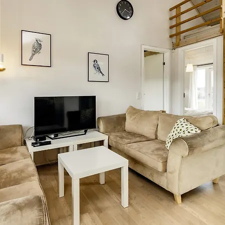Three-bedroom In 22 Feriehus