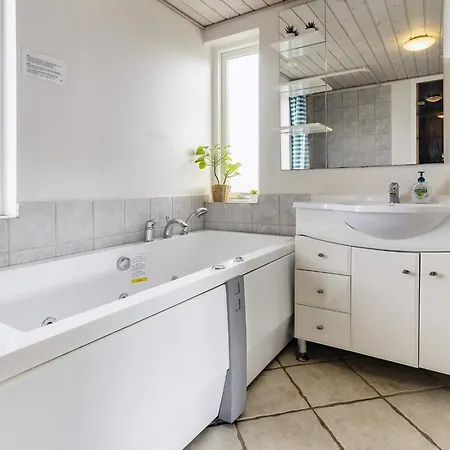 Three-bedroom In 22 Brovst