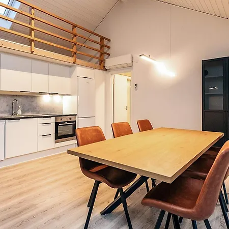 Feriehus Three-bedroom In 22 *
