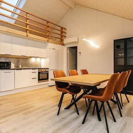 Feriehus Three-bedroom In 22 *