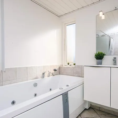 Three-bedroom In 22 Brovst